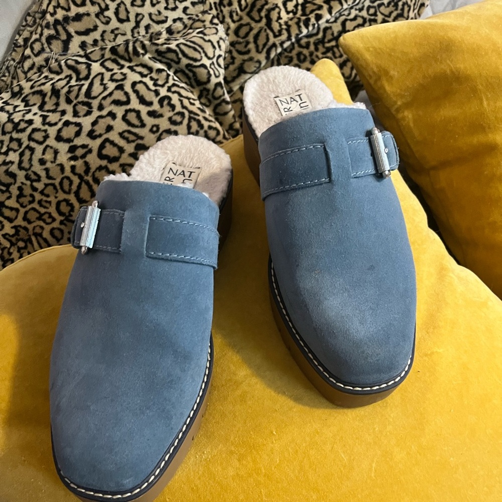 Naturalizer light blue suede shoes